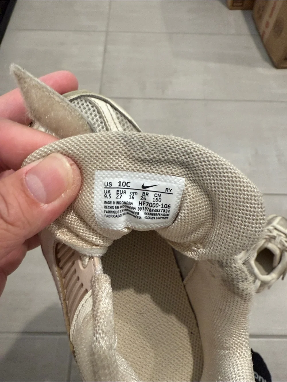 Nike vomero 5 toddler 10c Kids Sneakers in Beige